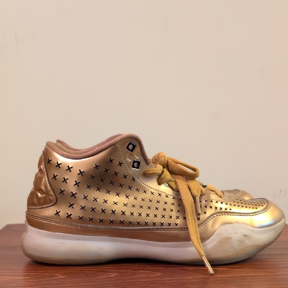 kobe 10 ext liquid gold
